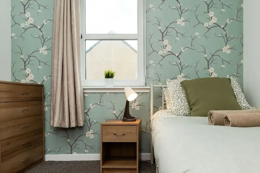 3 Bedroom House - Free Parking