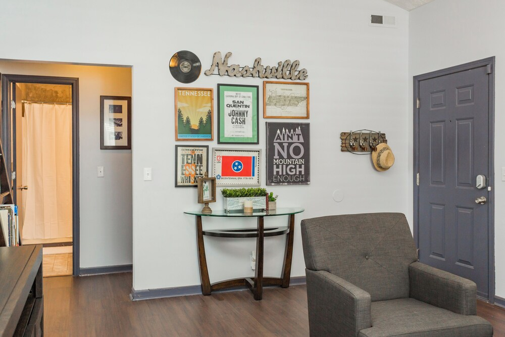 Looby Location- Charming 3br Home 10 min to Downtown!