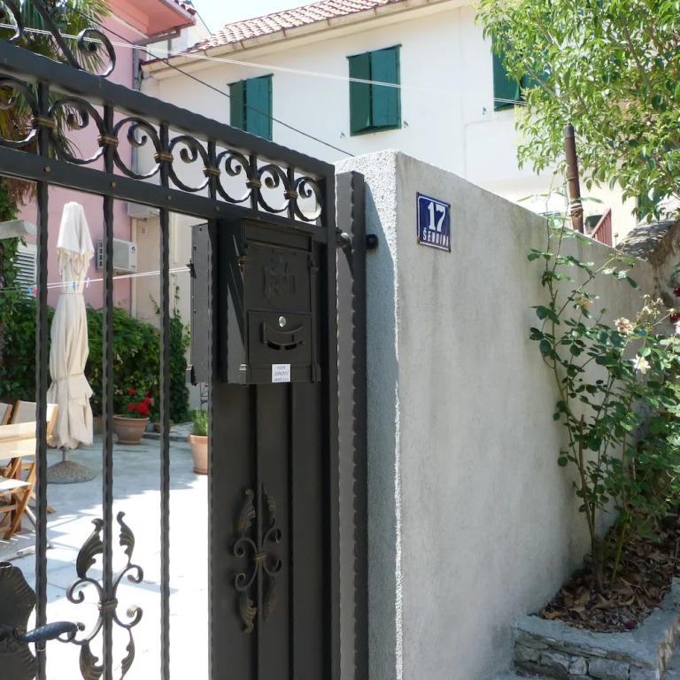 Guest House Leta