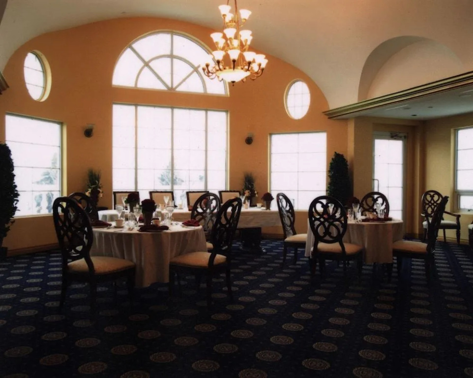 Chateau Louis Hotel & Conference Centre
