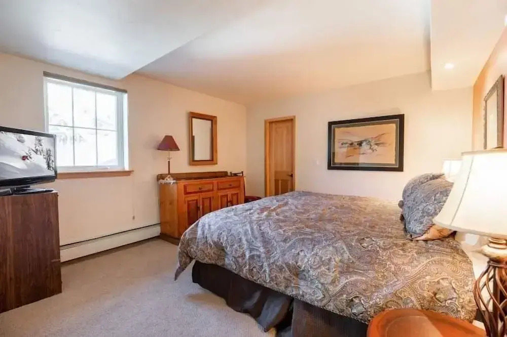 Condo with Hot Tub Free Garage Parking by RedAwning