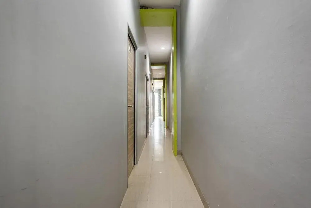 RedDoorz near Tanjung Duren 2
