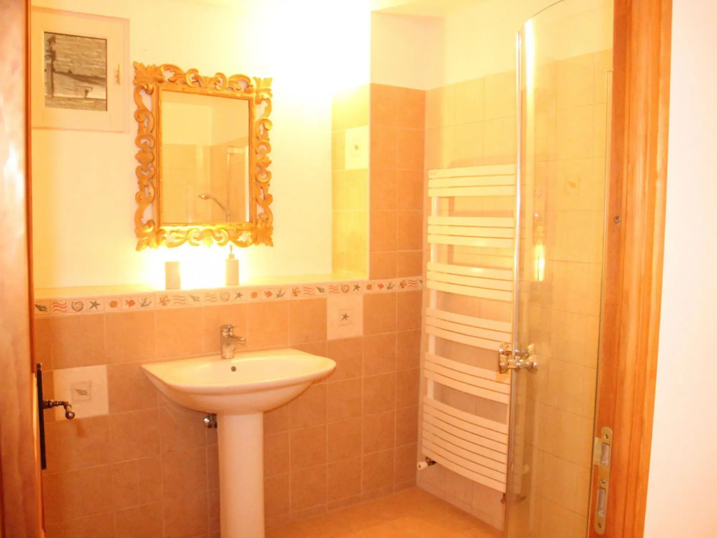 Beautiful country house with enclosed garden in green surroundings in Burgundy.