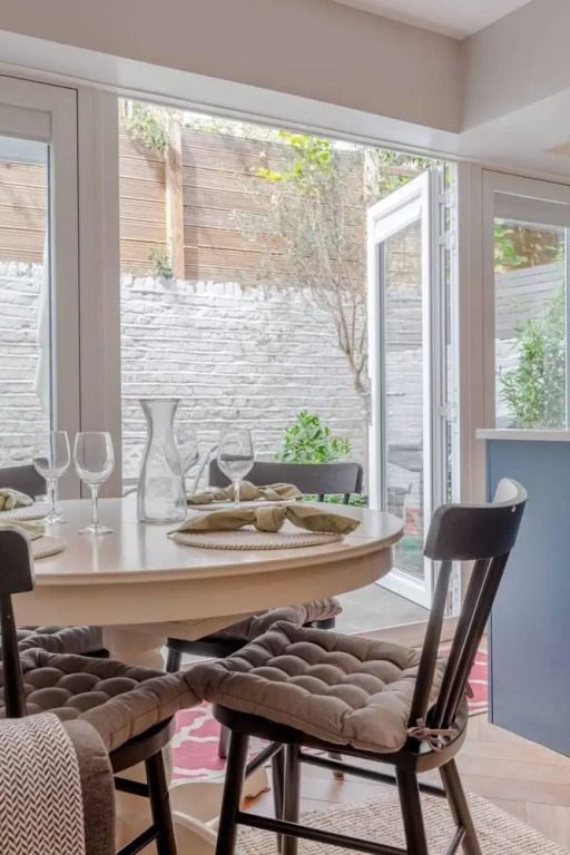 Stylish 1 Bedroom Flat in Fulham With Patio