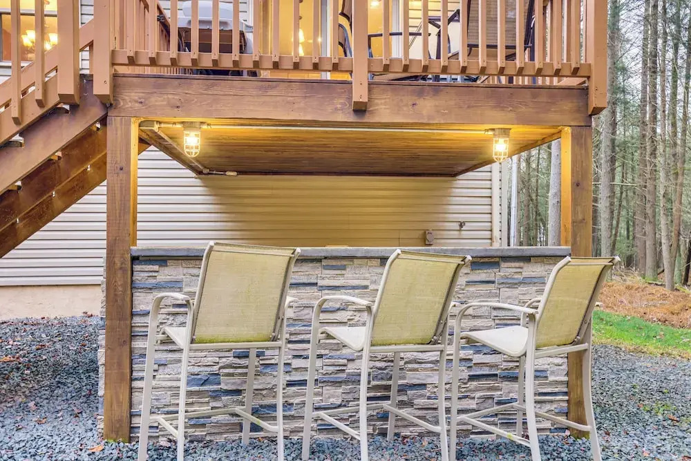 Fire Pit, Deck & On-site Creek: Poconos Retreat!