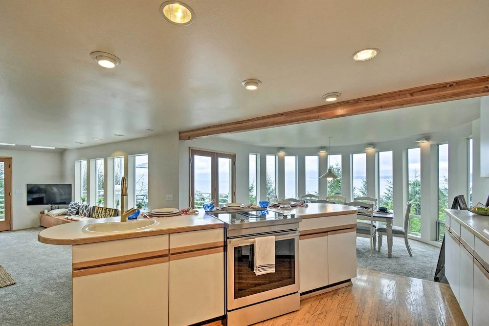 Unique Port Ludlow Home w/ 3 Decks & Hot Tub!