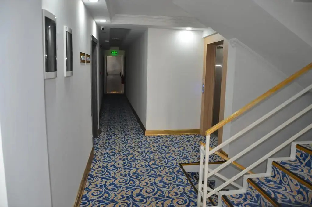 Piyes Otel