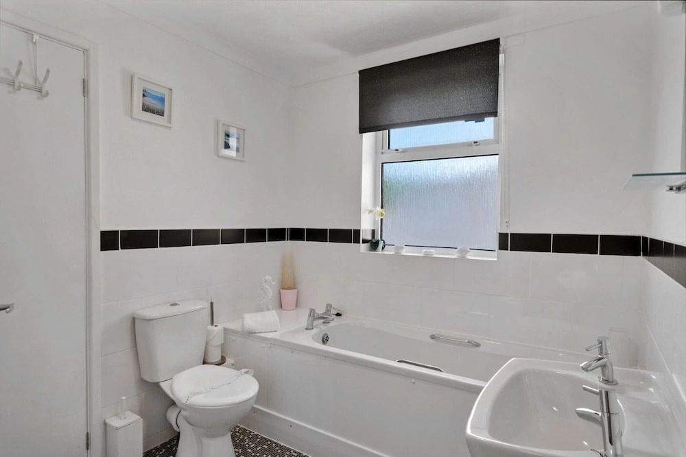 Cozy St Ives Apartment Retreat, No Deposit