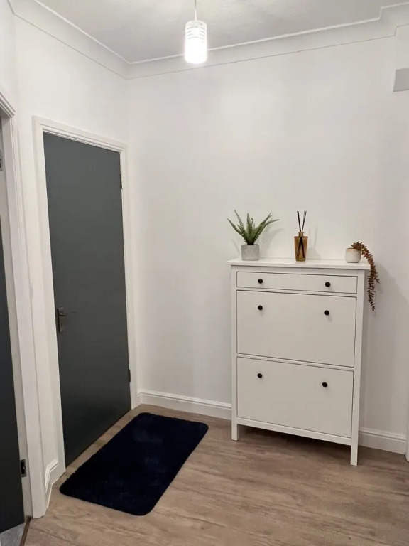 19B English Street Apartment