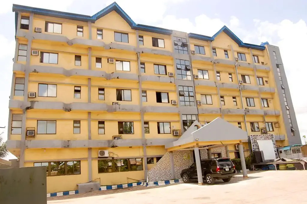Eagleston Plaza Hotel
