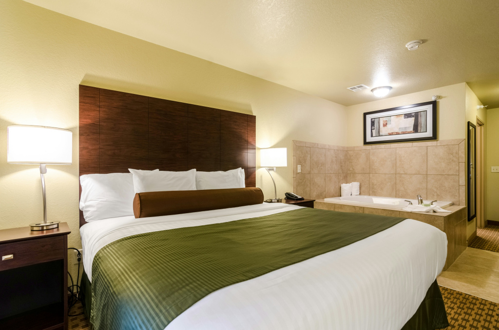 Cobblestone Inn & Suites - Cambridge