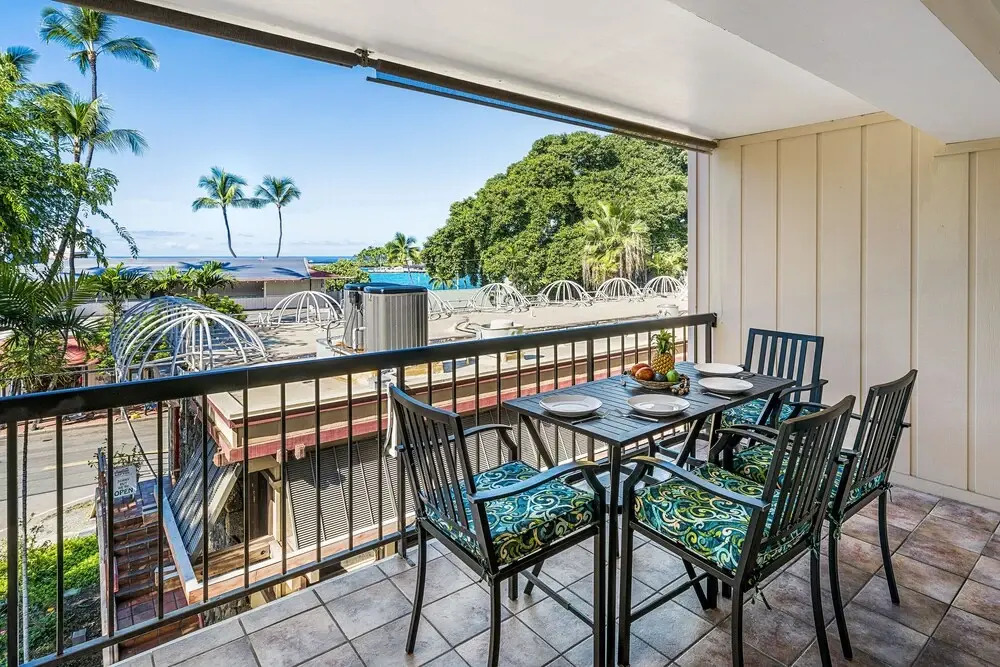 Kona Plaza 201 by RedAwning