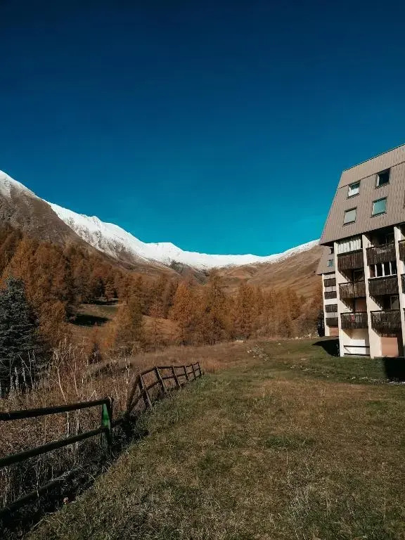 LA FOUX D'ALLOS Centre station, vue panoramique Quartier les étoiles 50m des remontées