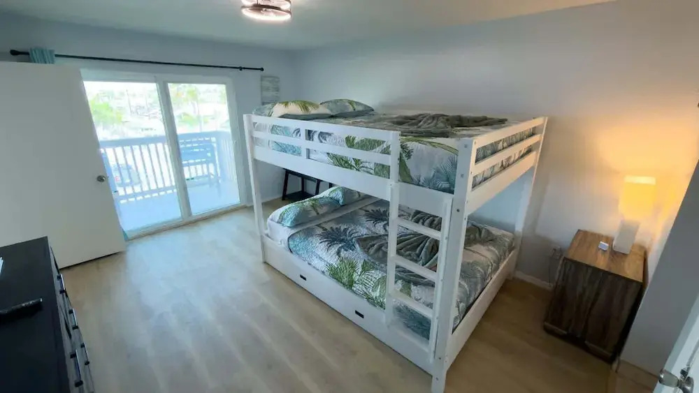 Bayfront W/docks & Fish 3 Patios Prime Location 2 Bedroom Apts