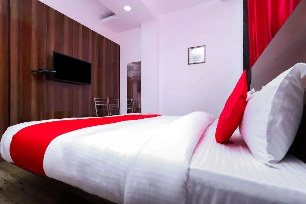 OYO 28606 Kavya Residency