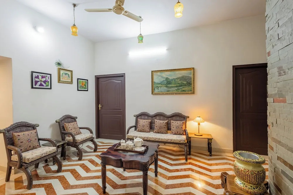 Alaya Stays 4 BHK with Outdoor Dining Area - Abhimanyu Mansion Sapphire