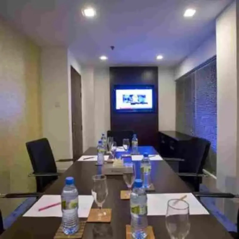 Platinum Hotel & Residence
