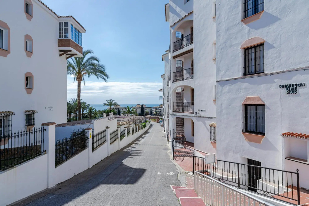 RDM33 -  2 bed apartment close to beach