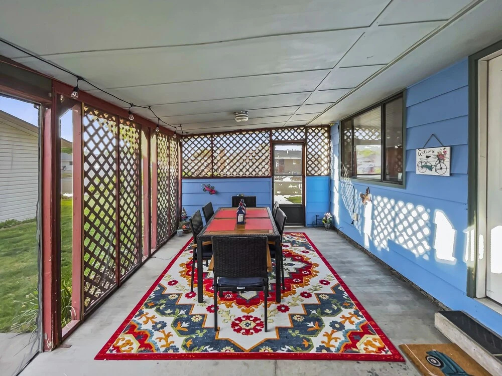 East Side Sunset Pad 3 Bedroom Home