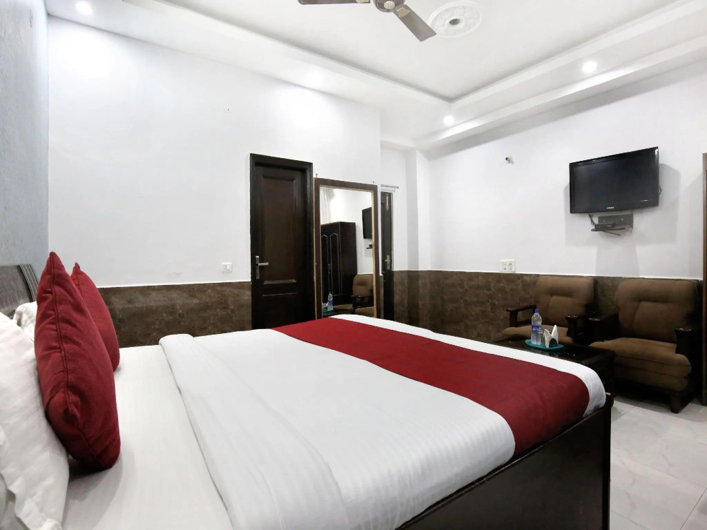 OYO 10362 Hotel Milan Inn
