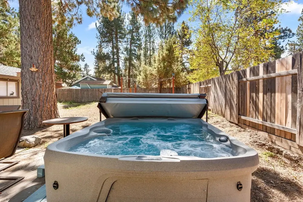 Pine Mountain Lodge - Cute And Cozy With Hot Tub And Fenced Yard! 2 Bedroom Cabin