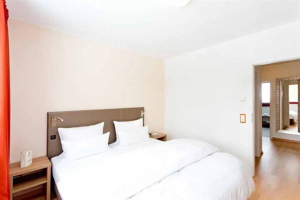 SCHLOSS RANZOW - kleines Romantik Hotel - Wellness - Golfplatz - Hochzeiten & Feiern