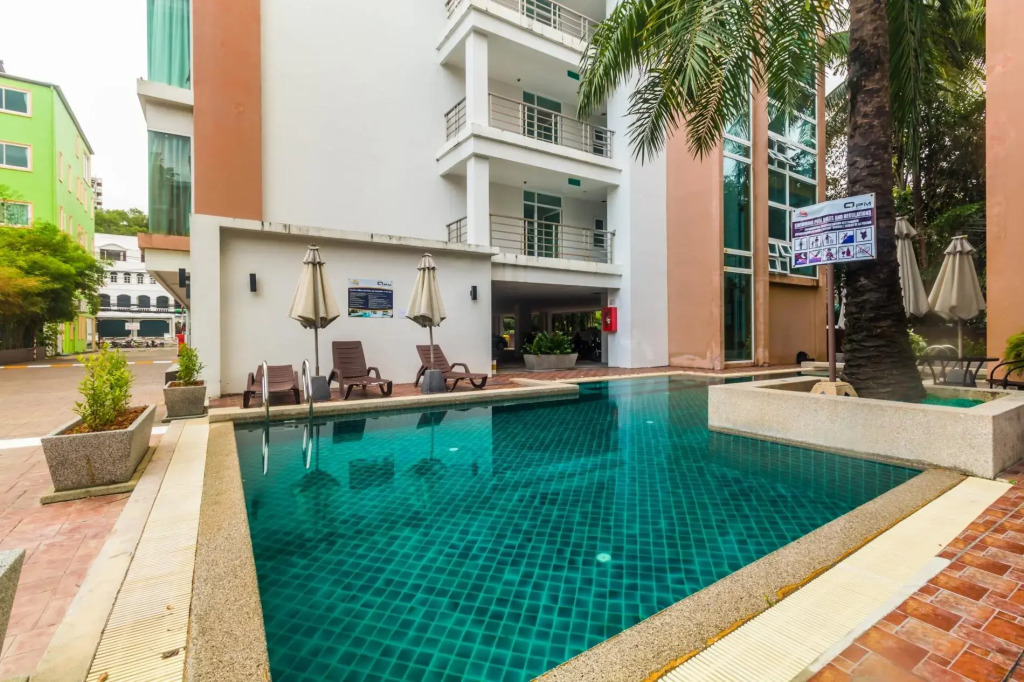 HLC501 - Patong apartment  for 4, market and beach