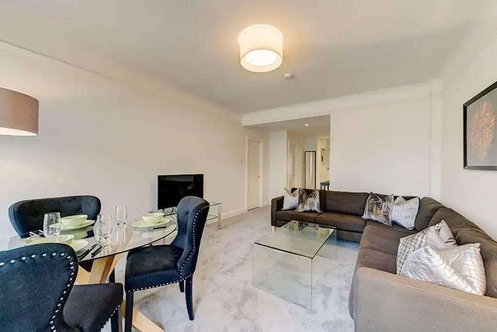 Two Bed Flat in Fashionable Chelsea