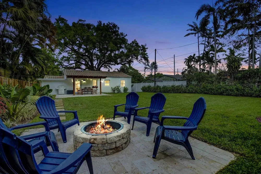 Madrina's Cozy 3BR-1BA Spacious Backyard