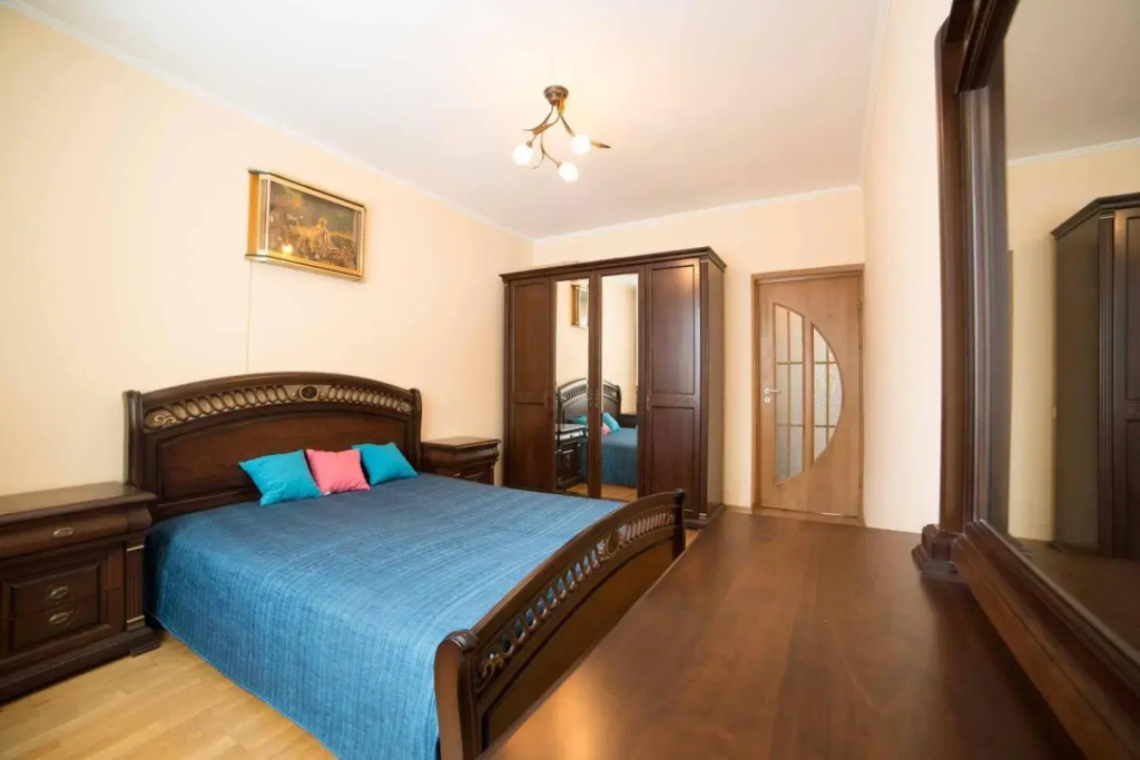 Two-Bedroom Apartment Victoria Gardens, Pivdenniy-Expo
