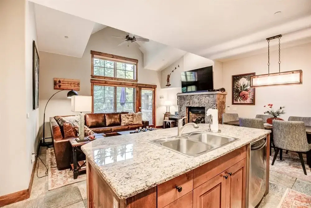 Ski-in 2 Bedroom Townhome at Mountain Thunder