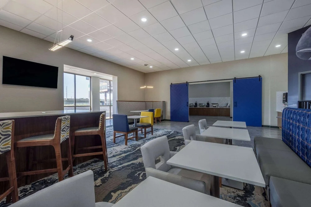 Clarion Hotel & Suites