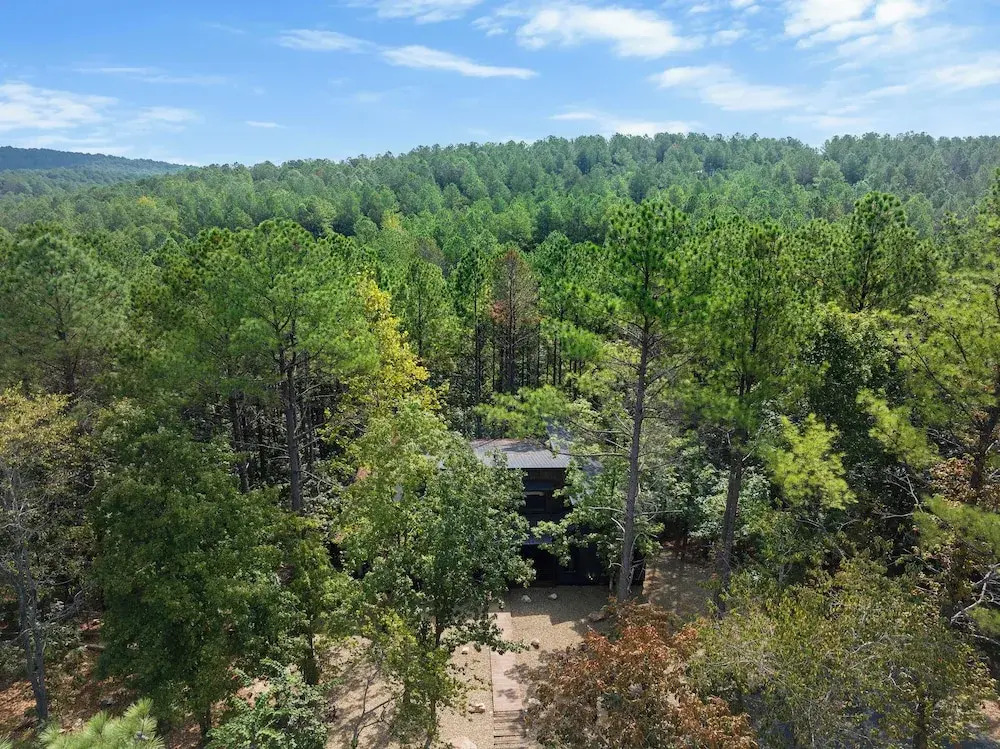 Luxe Broken Bow Vacation Rental: Hot Tub & Pets OK