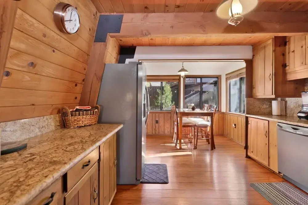 2073 - Mount Shasta Retreat 3 Bedroom Home by Redawning