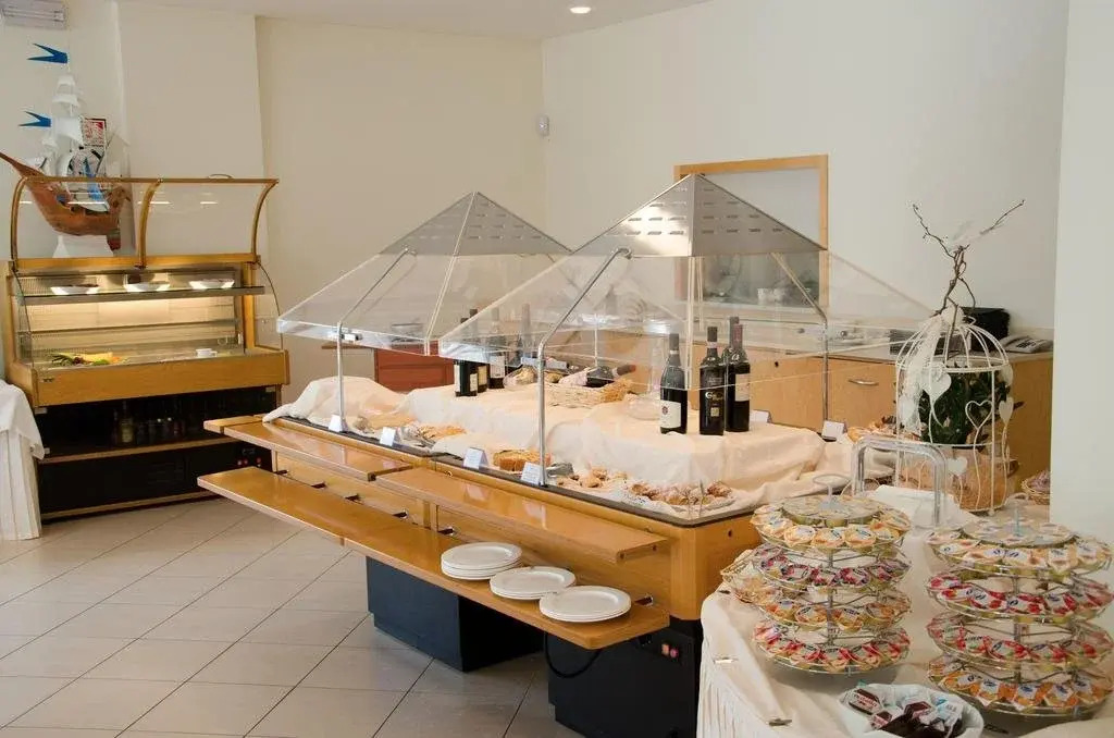 Almaluna Hotel  Resort