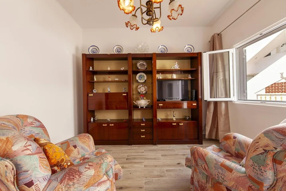 B100 - Abrotea Quaint 2 Bed Apartment in Lagos
