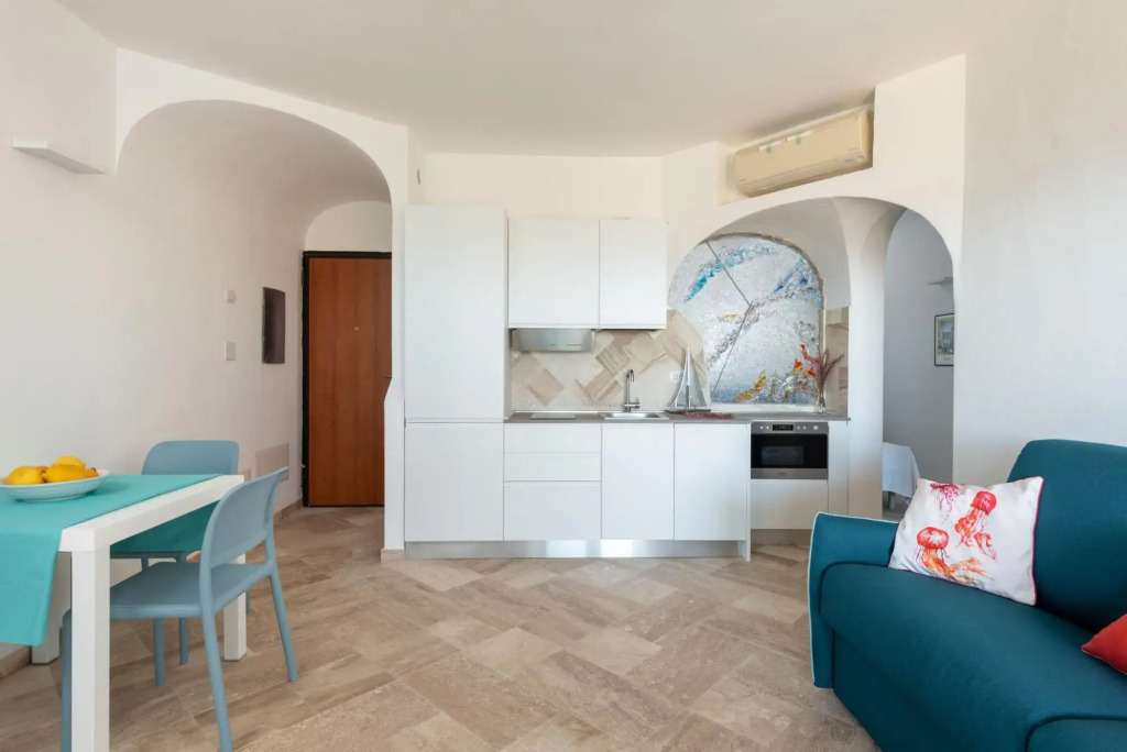 It has 1 bedroom communicating with the living room, kitchenette, large terrace (with table and comf-SHERDEN BILO 4