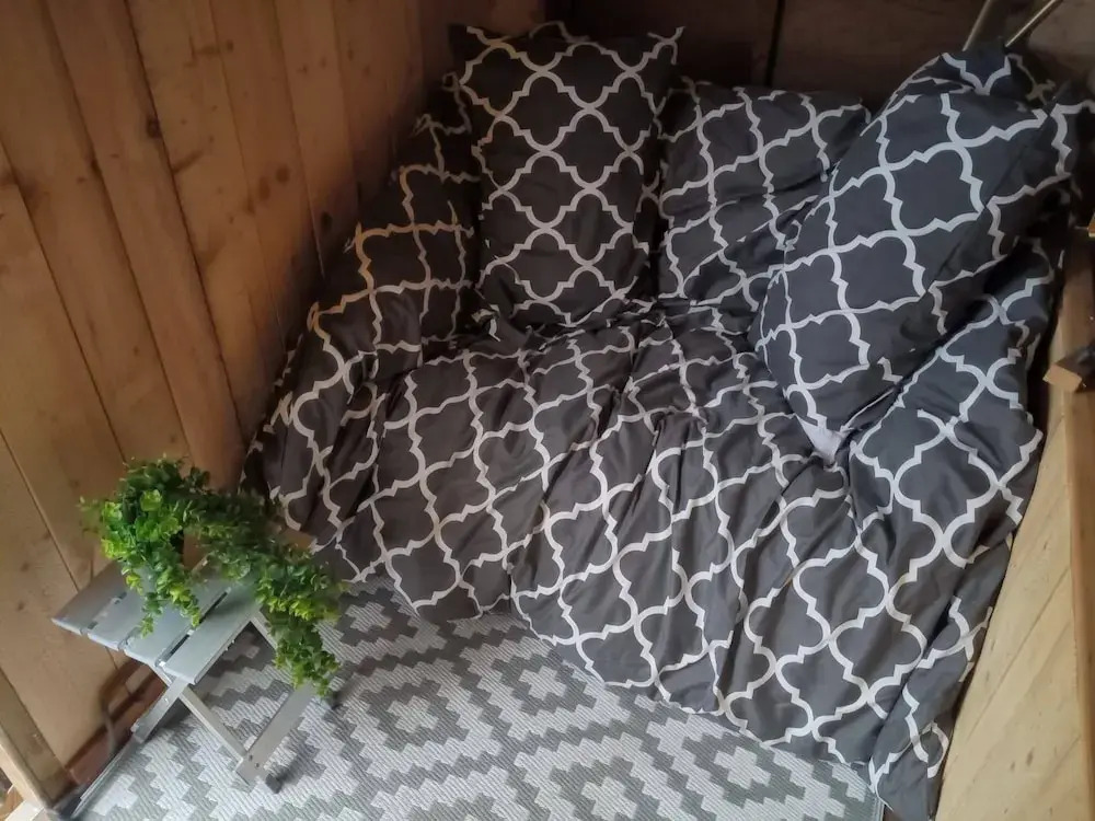 Llandovery - Cabin - Sleeps 2 - Parking - Garden