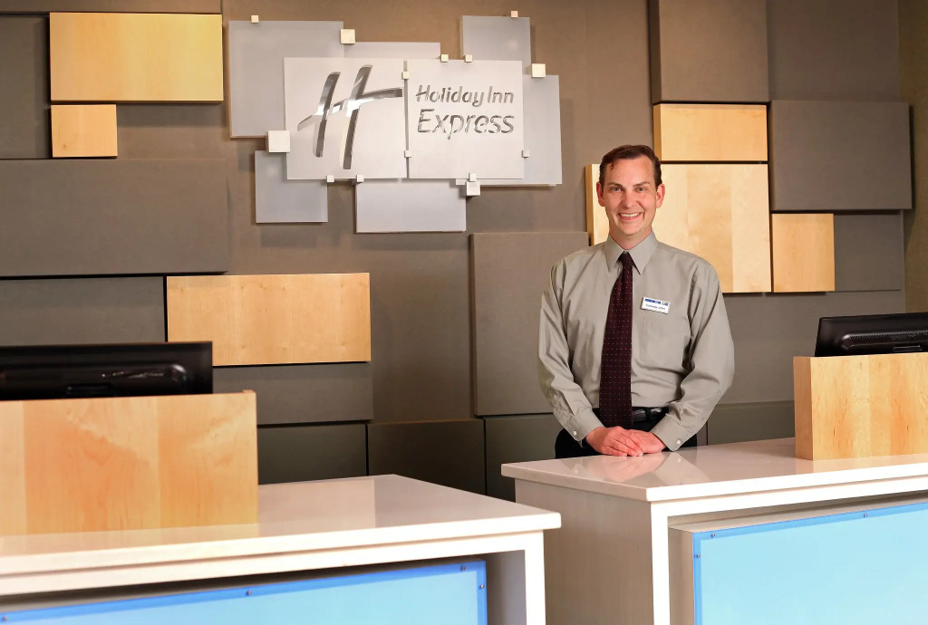 Holiday Inn Express & Suites Omaha South Ralston Arena by IHG
