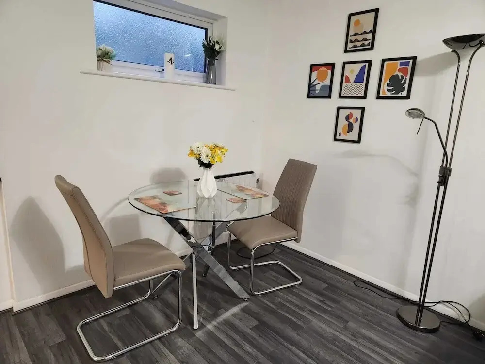 Grays Apartment With City Views Lakeside Shopping