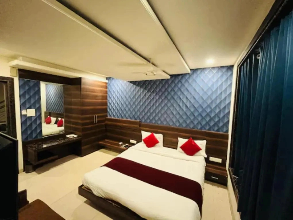 Hotel Raj Residency Near DB Mall