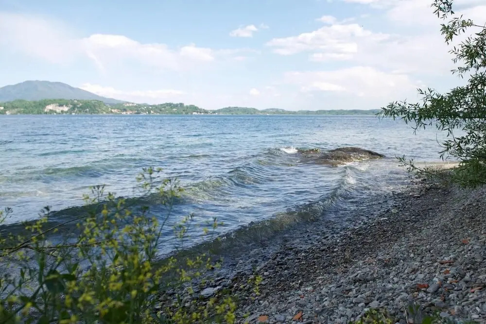 Stresa Apartment With Private Access to Beach
