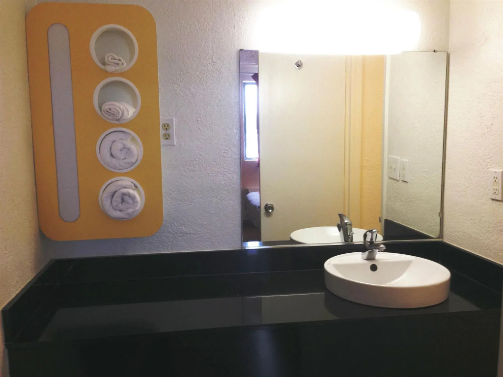 Economy Hotel Plus