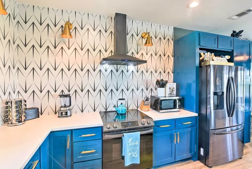 Peaceful Galveston Getaway w/ Deck: Walk to Beach