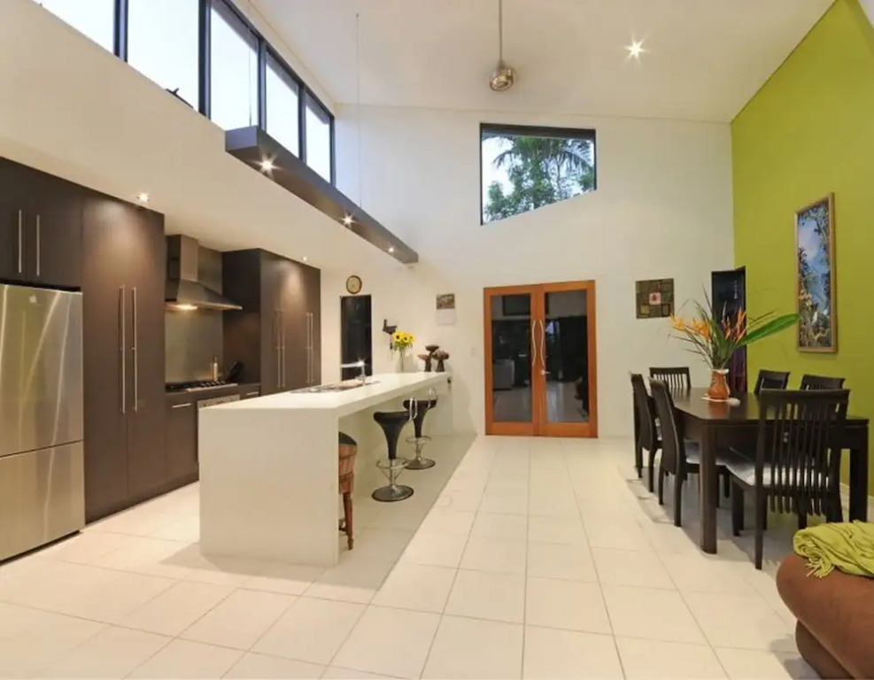 Hilltop Views - Cannonvale