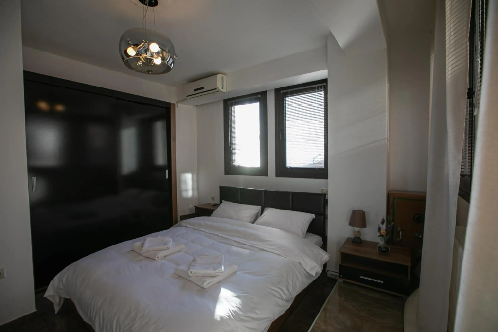 Stunning city view apt & parking space at Old town