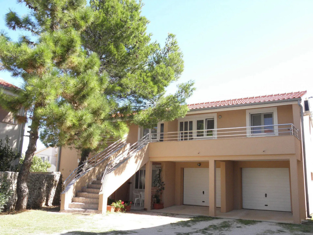Apartment Remi - 300 m from sea: A3 Nin, Zadar riviera