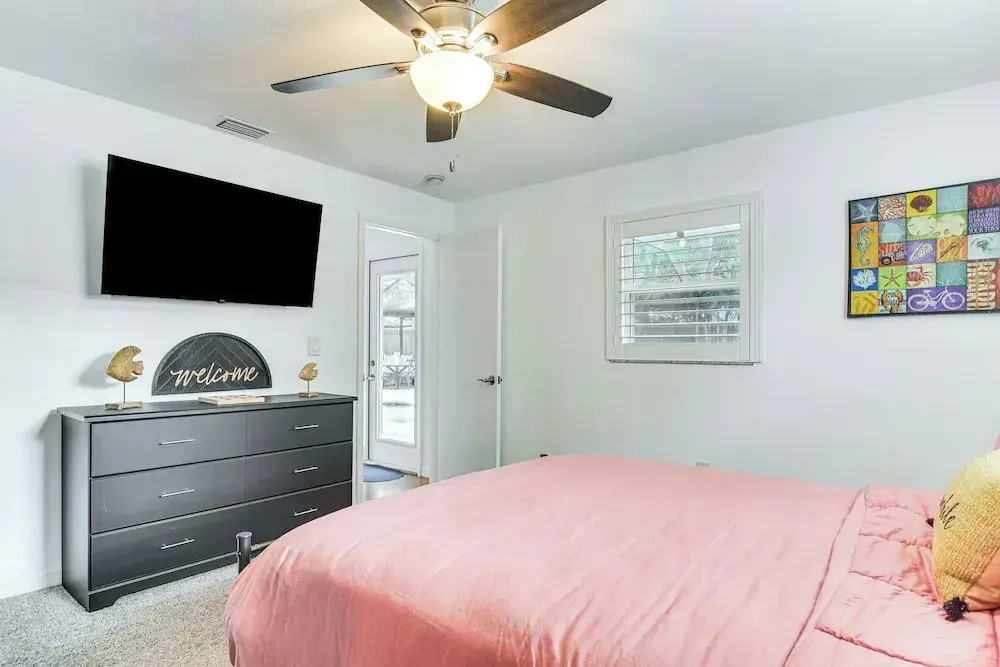 Pool & Patio Paradise! Largo Escape 4 Mi to Beach