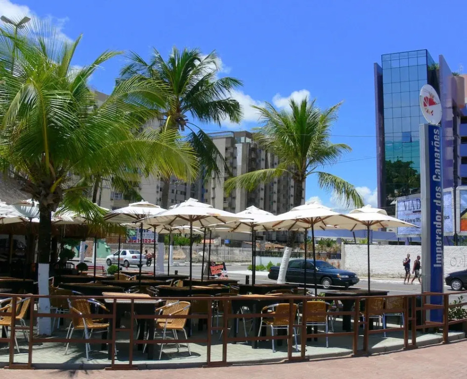 NA BEIRA MAR DE PAJUCARA - EDIFICIO NEO 2 - APARTAMENTO COM 02 QUARTOS - TEM VARANDA- VISTA LATERAL DO MAR - AVENIDA DOUTOR ANTONIO GOUVEIA 1081- CONSUMO ELETRICO É PAGO No CKECK-OUT 1KWH É 1,35 REIAS