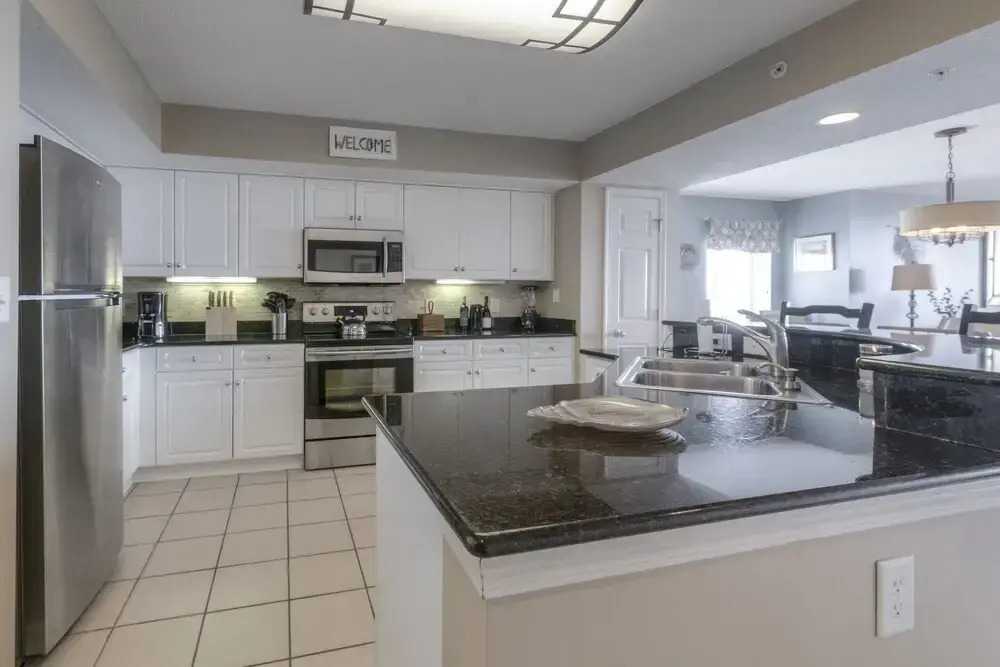 Yacht Club S #1-1001 3 Bedroom Condo by RedAwning